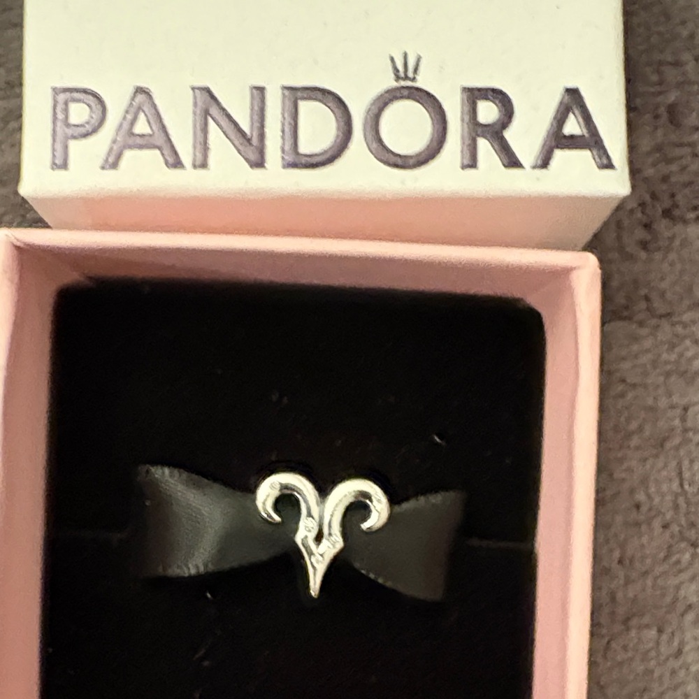 PANDORA - Elegant Silver Aries Zodiac charm